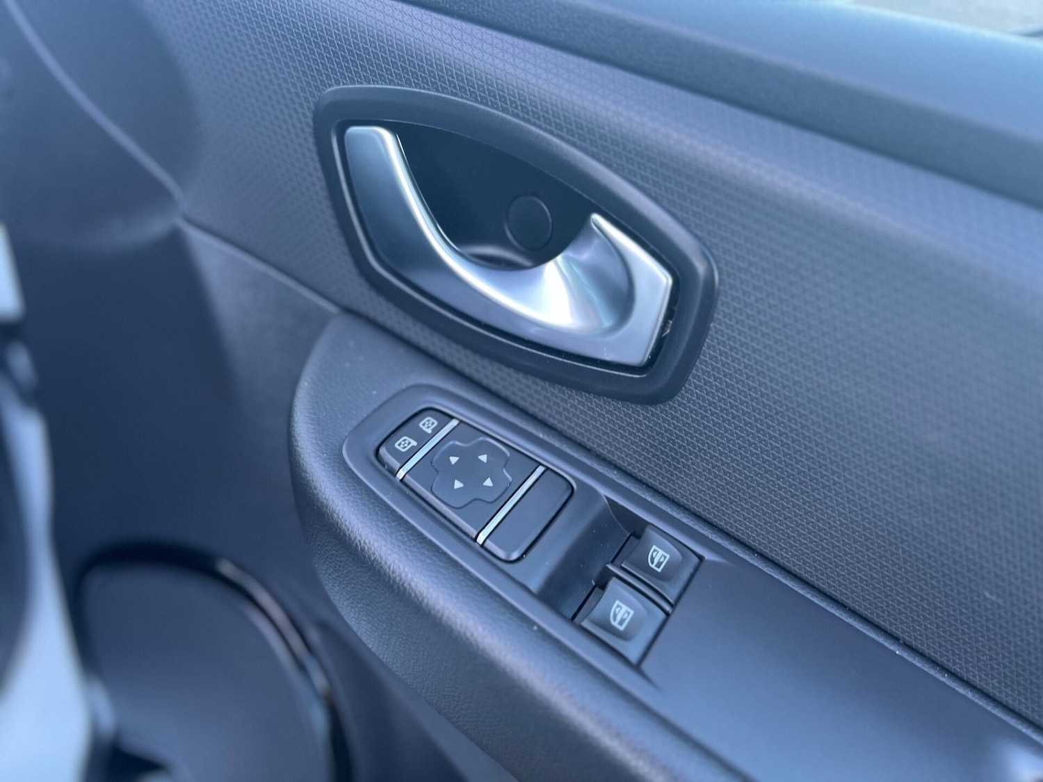 Used Renault Clio 2019 for sale - 76879549: Photo 28