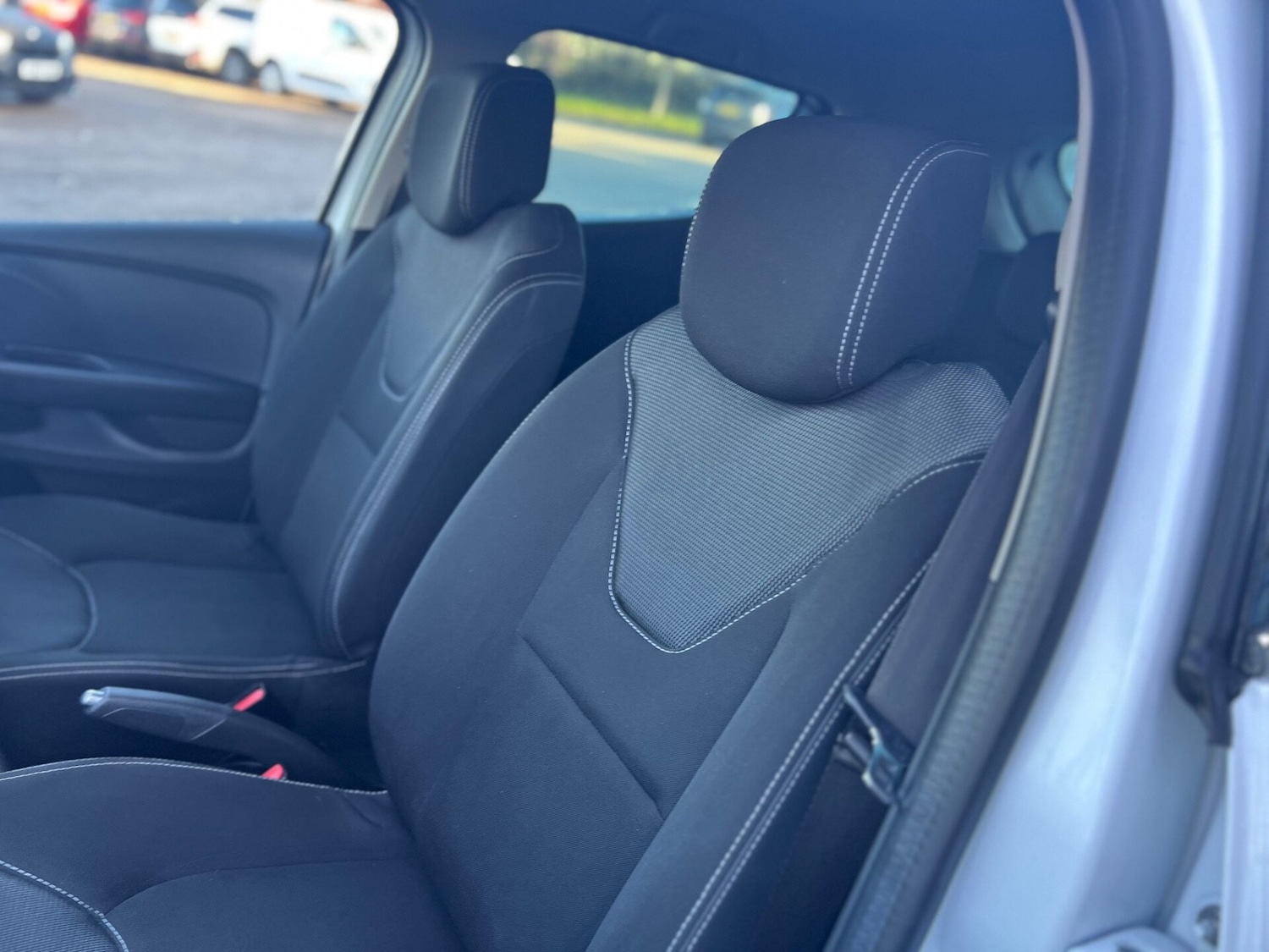 Used Renault Clio 2019 for sale - 76879549: Photo 32