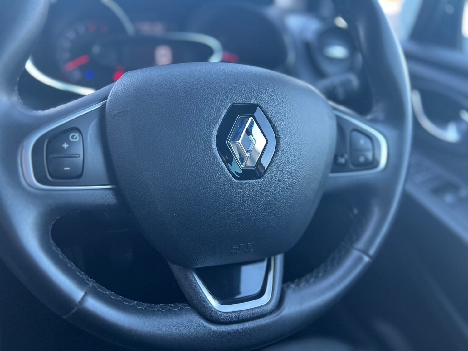 Used Renault Clio 2019 for sale - 76879549: Photo 39