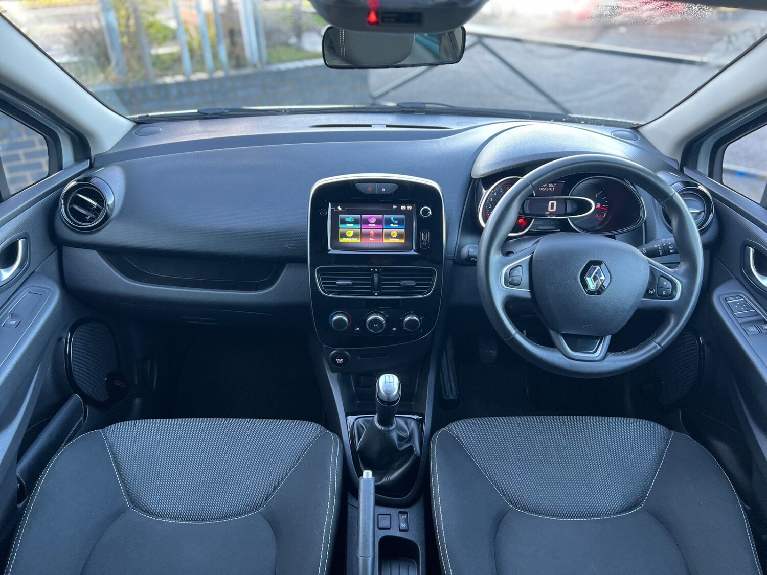 Used Renault Clio 2019 for sale - 76879549: Photo 40
