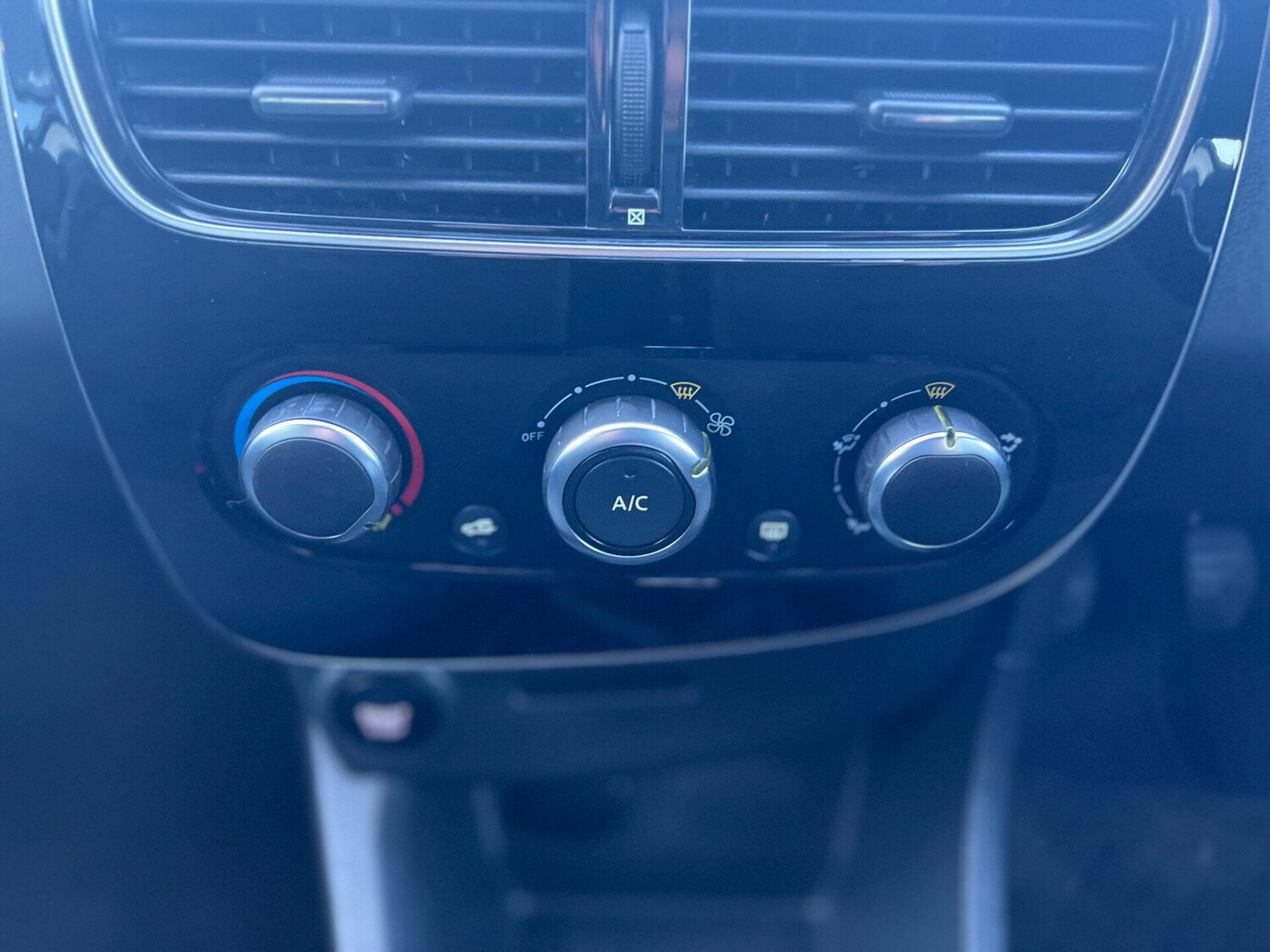 Used Renault Clio 2019 for sale - 76879549: Photo 41