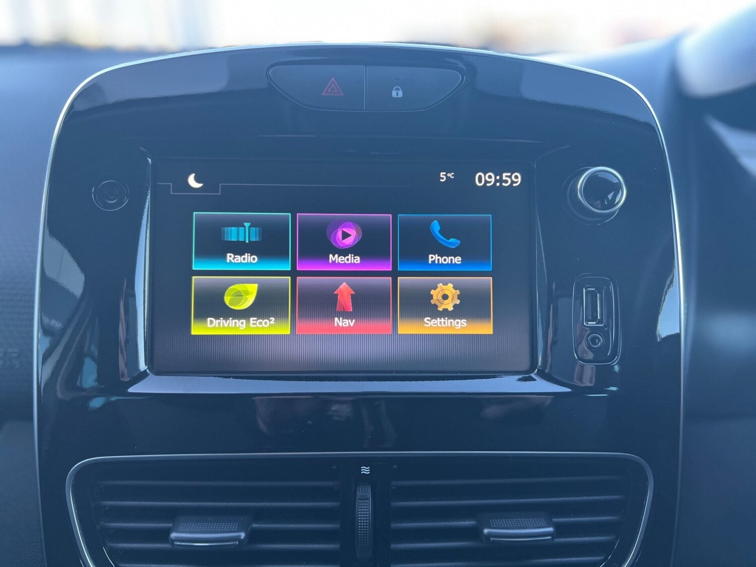 Used Renault Clio 2019 for sale - 76879549: Photo 42