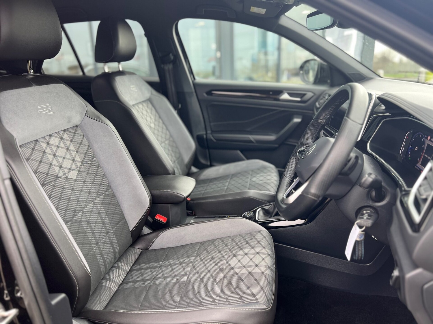 Used Volkswagen T-Roc 2023 for sale - 77952117: Photo 18