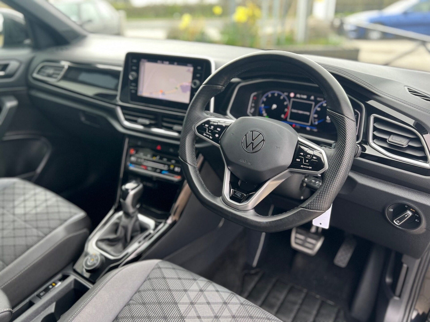 Used Volkswagen T-Roc 2023 for sale - 77952117: Photo 19