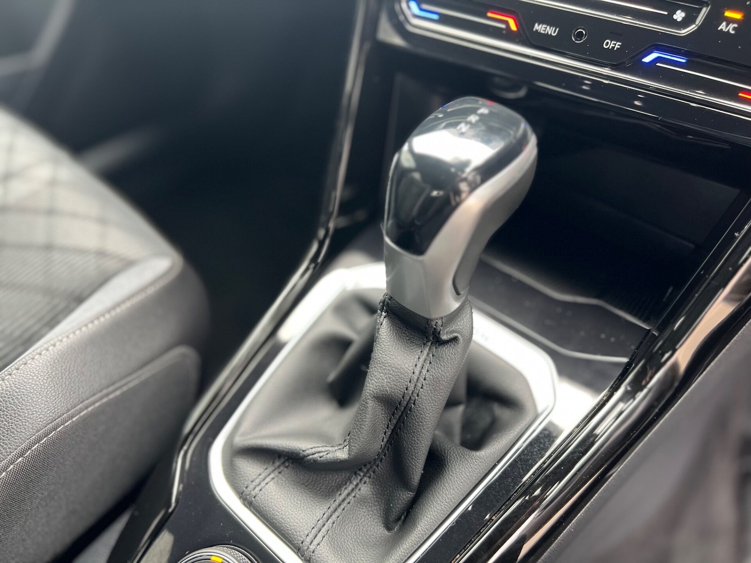 Used Volkswagen T-Roc 2023 for sale - 77952117: Photo 20