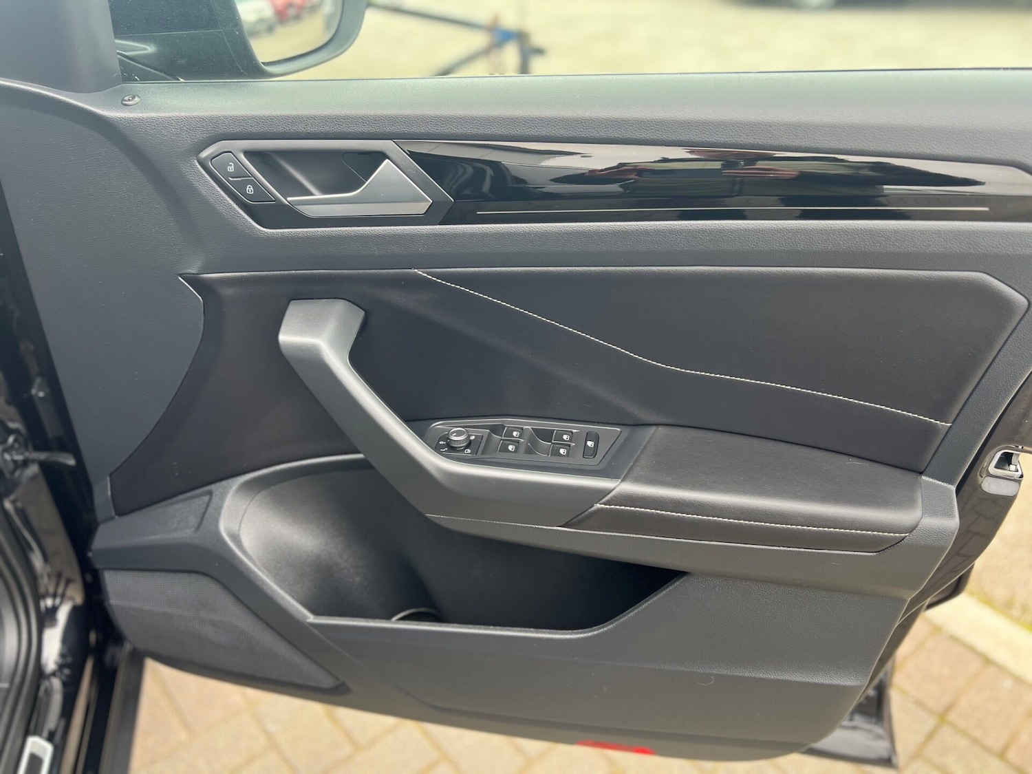 Used Volkswagen T-Roc 2023 for sale - 77952117: Photo 21