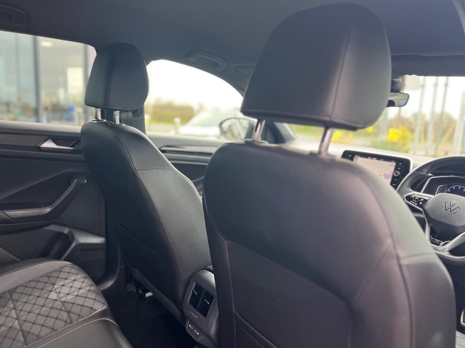 Used Volkswagen T-Roc 2023 for sale - 77952117: Photo 22