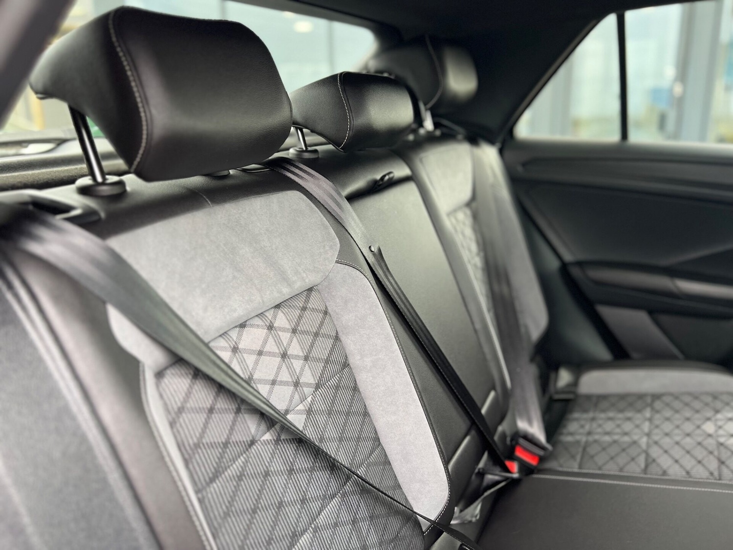 Used Volkswagen T-Roc 2023 for sale - 77952117: Photo 23