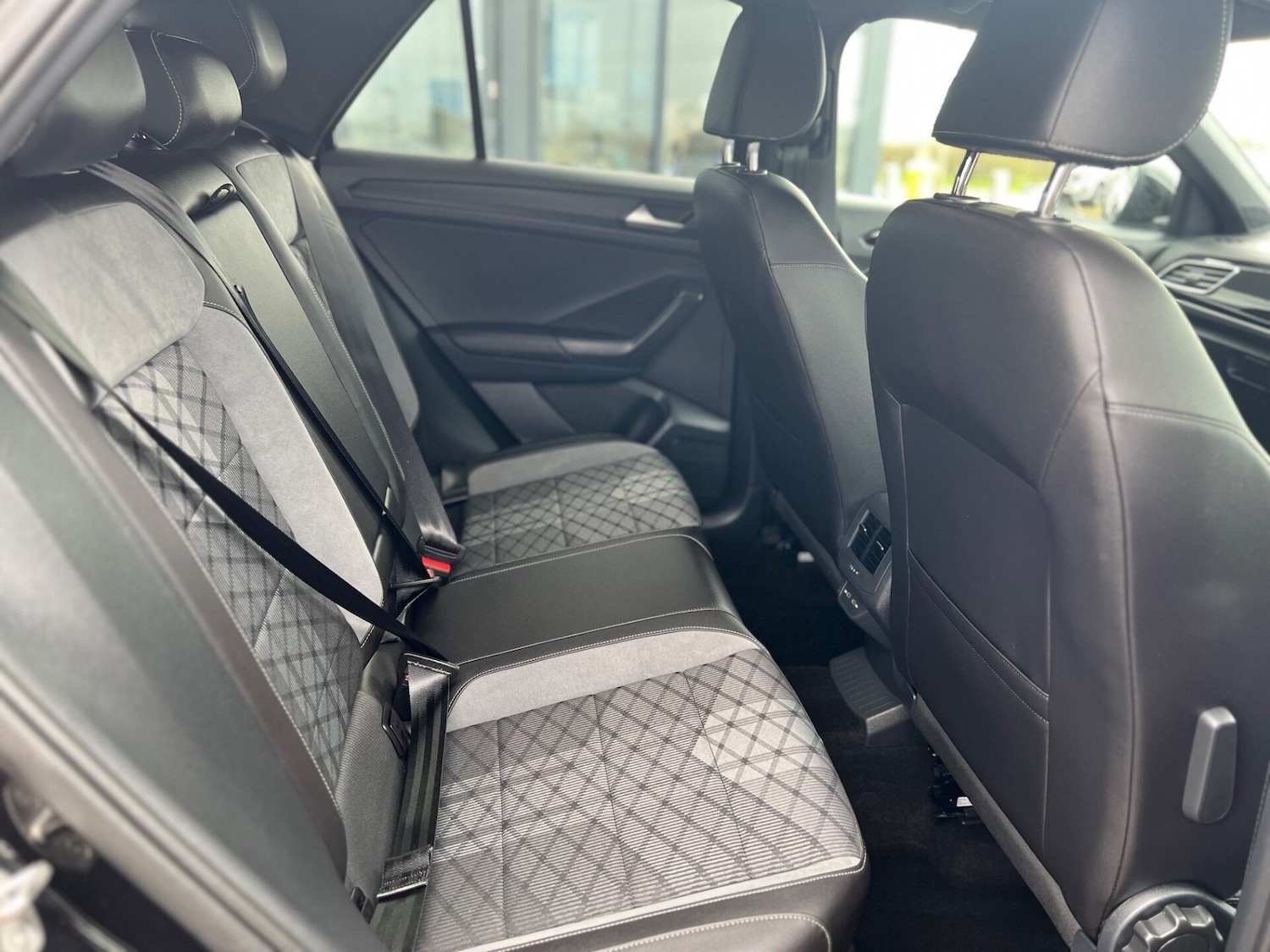 Used Volkswagen T-Roc 2023 for sale - 77952117: Photo 24