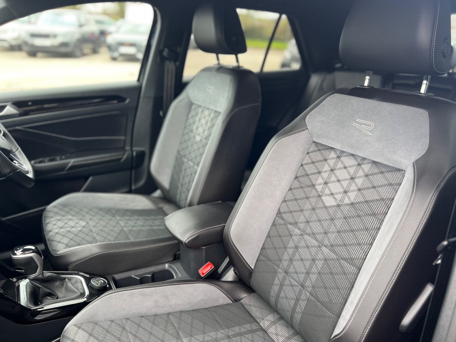 Used Volkswagen T-Roc 2023 for sale - 77952117: Photo 27