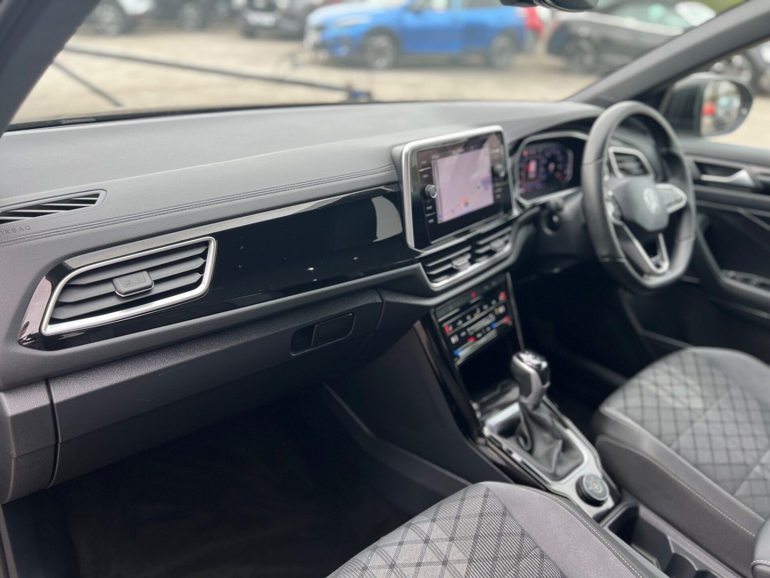 Used Volkswagen T-Roc 2023 for sale - 77952117: Photo 29