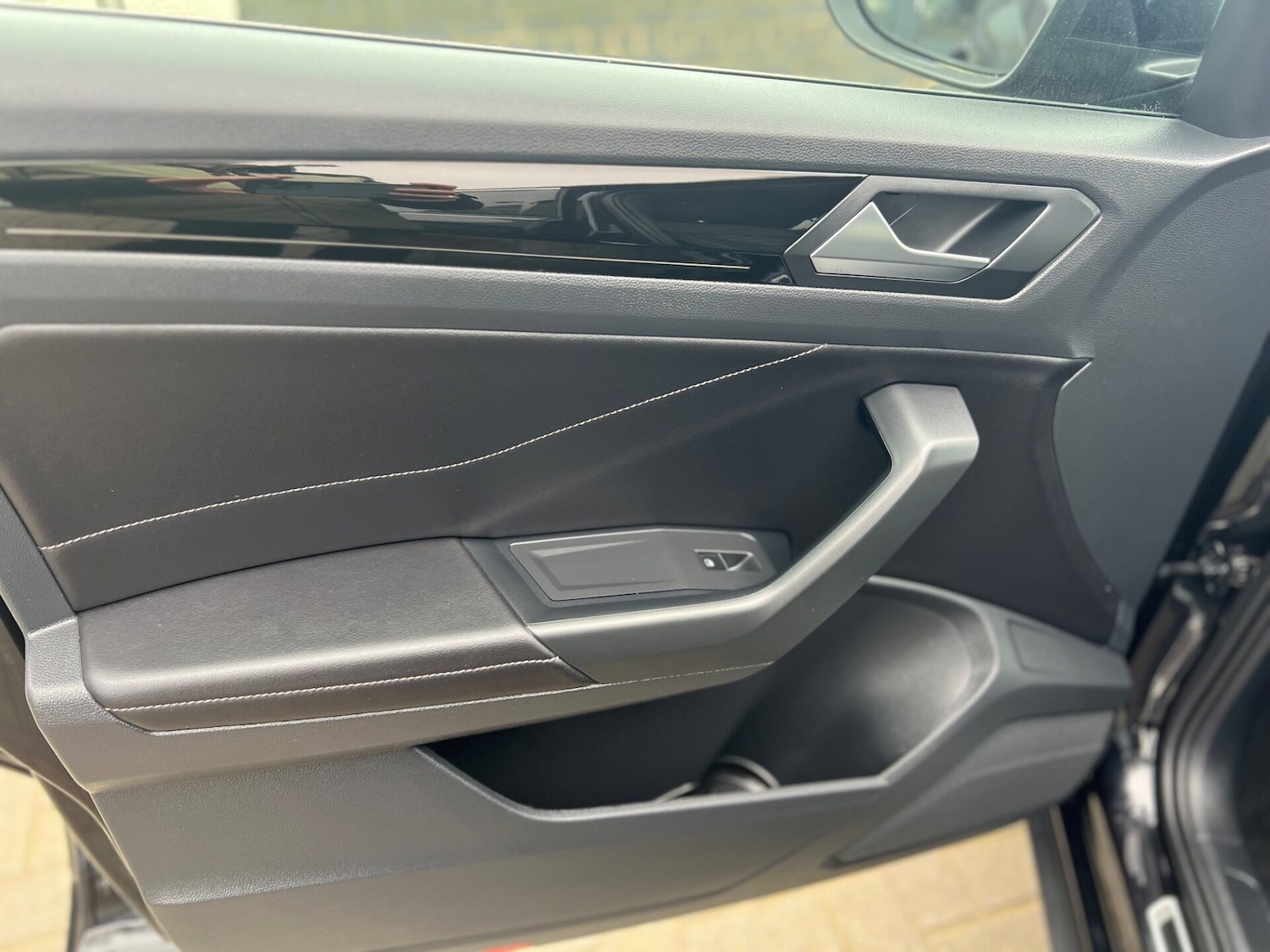 Used Volkswagen T-Roc 2023 for sale - 77952117: Photo 30