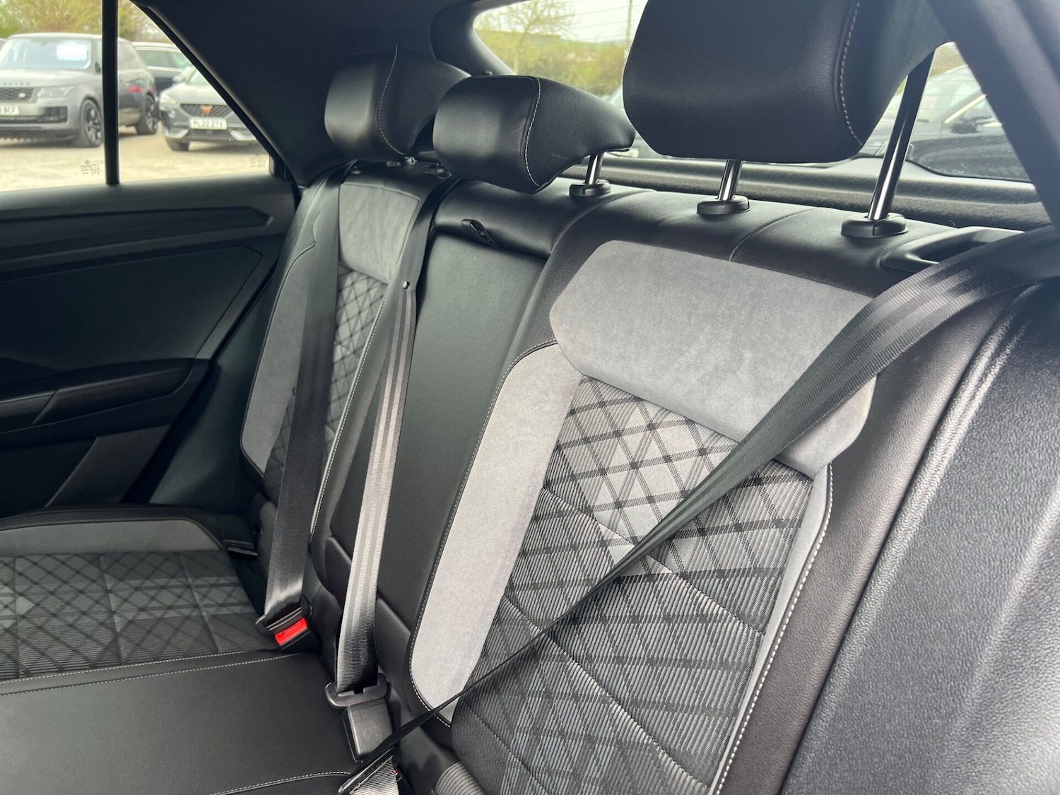 Used Volkswagen T-Roc 2023 for sale - 77952117: Photo 32