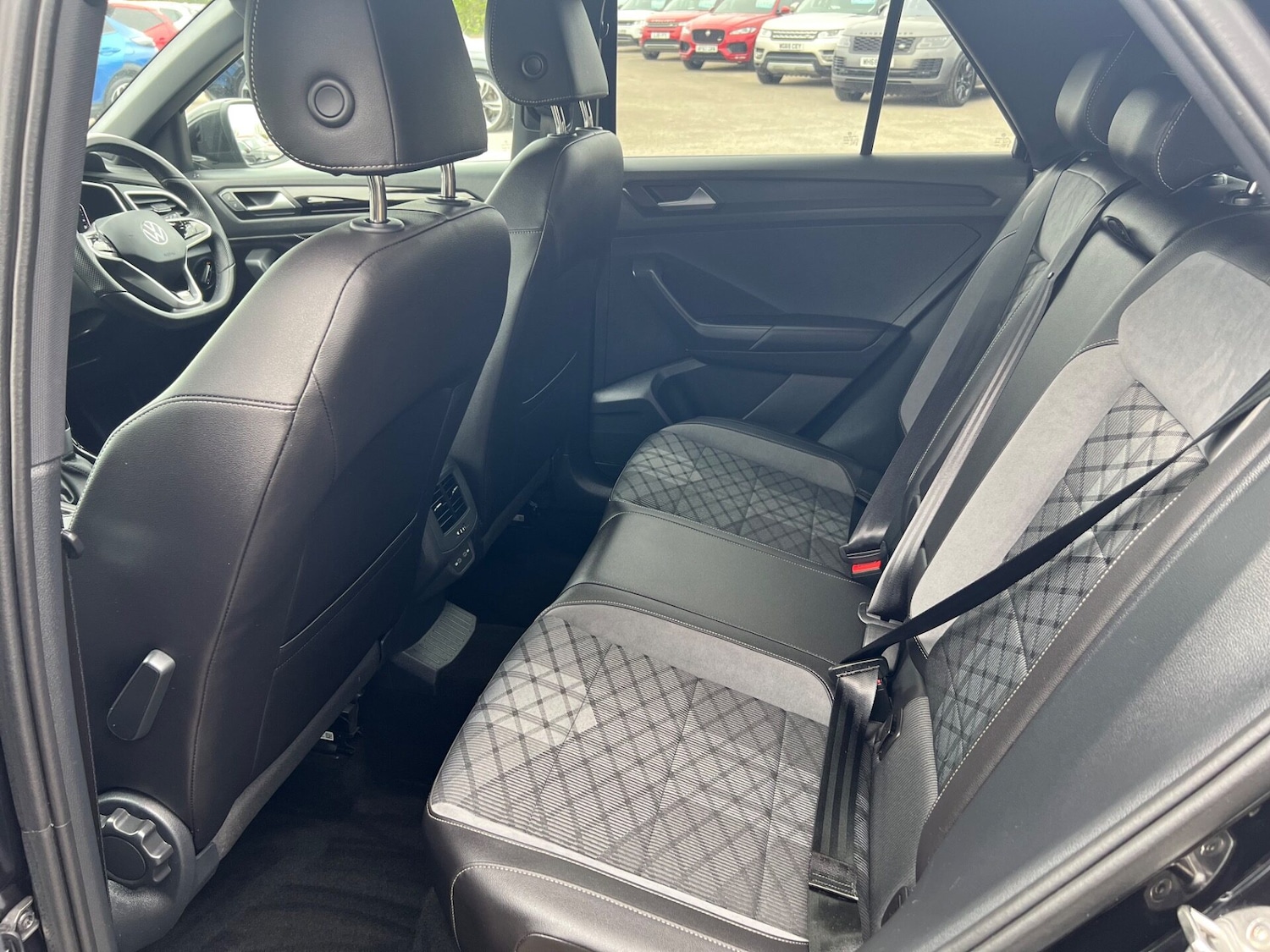 Used Volkswagen T-Roc 2023 for sale - 77952117: Photo 33