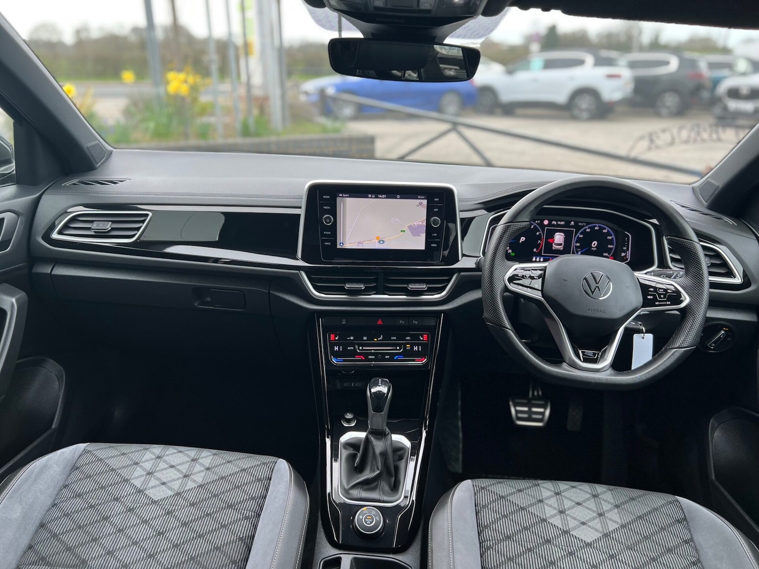 Used Volkswagen T-Roc 2023 for sale - 77952117: Photo 35