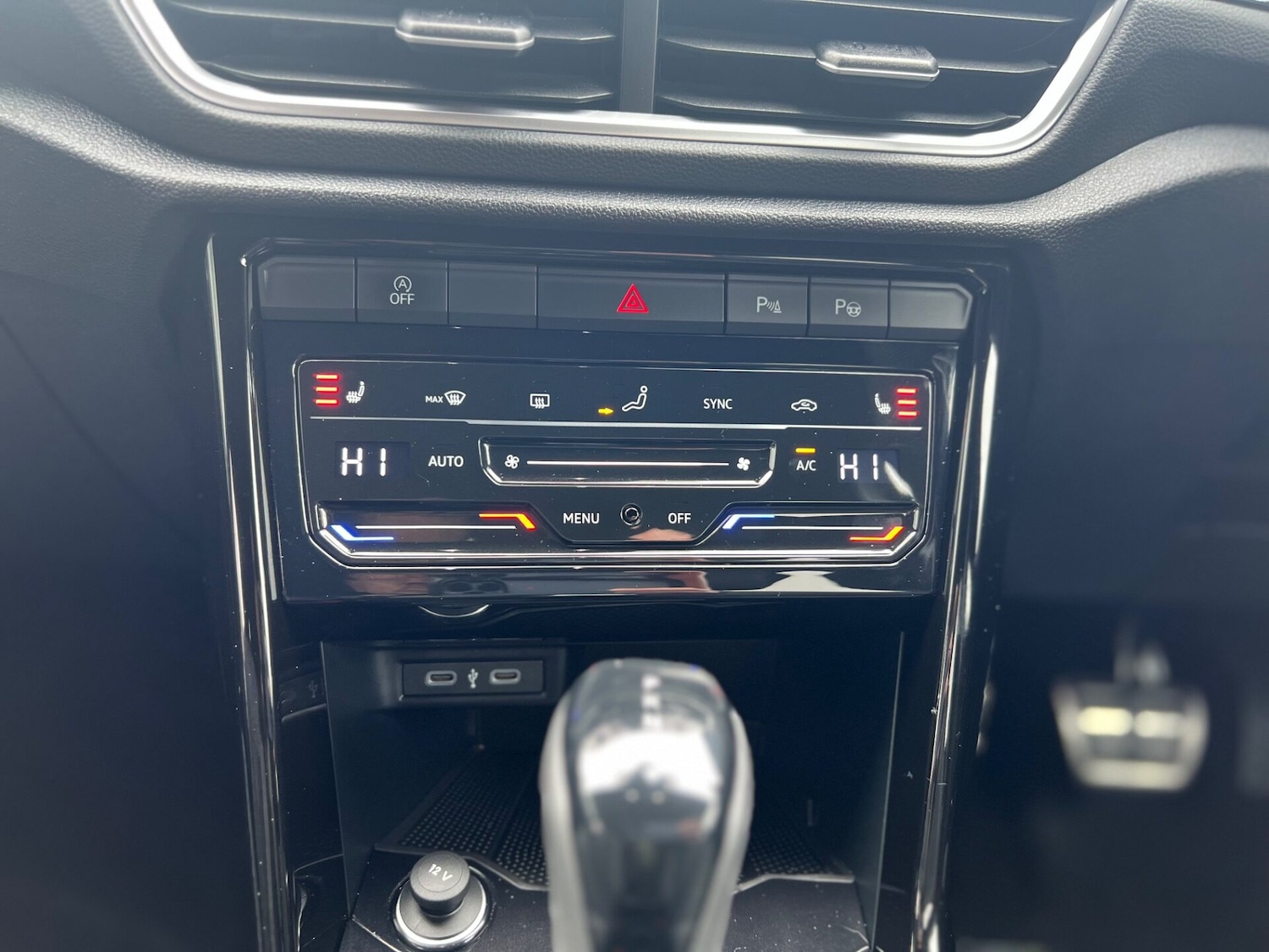 Used Volkswagen T-Roc 2023 for sale - 77952117: Photo 37