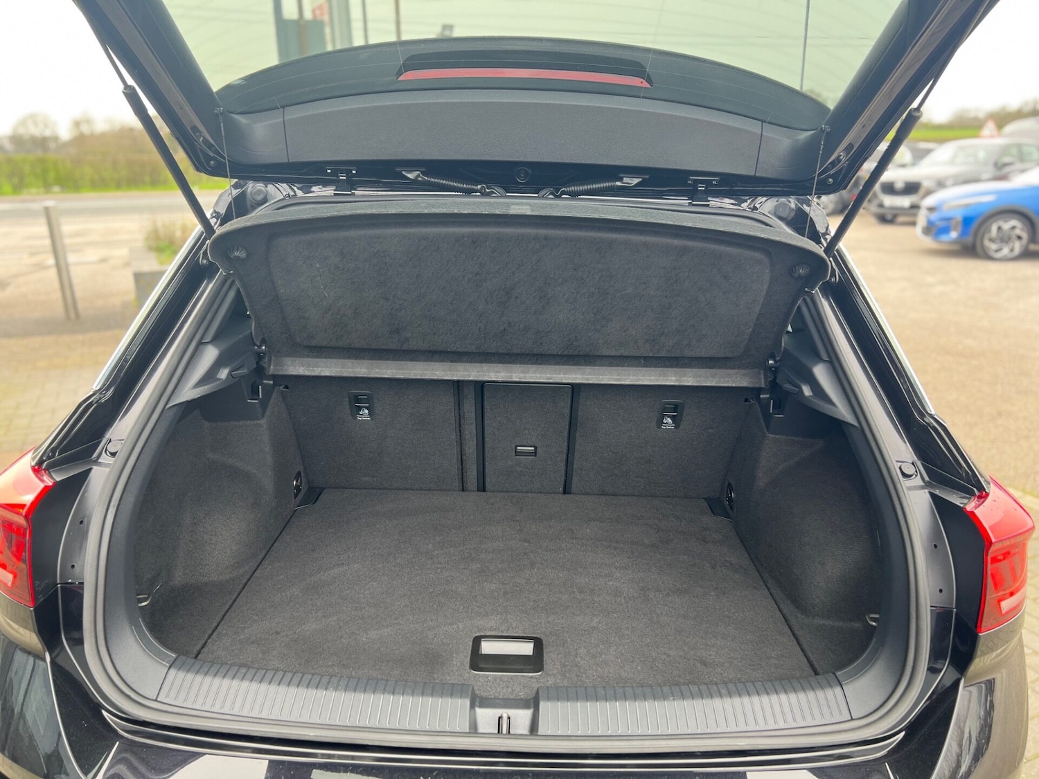 Used Volkswagen T-Roc 2023 for sale - 77952117: Photo 38