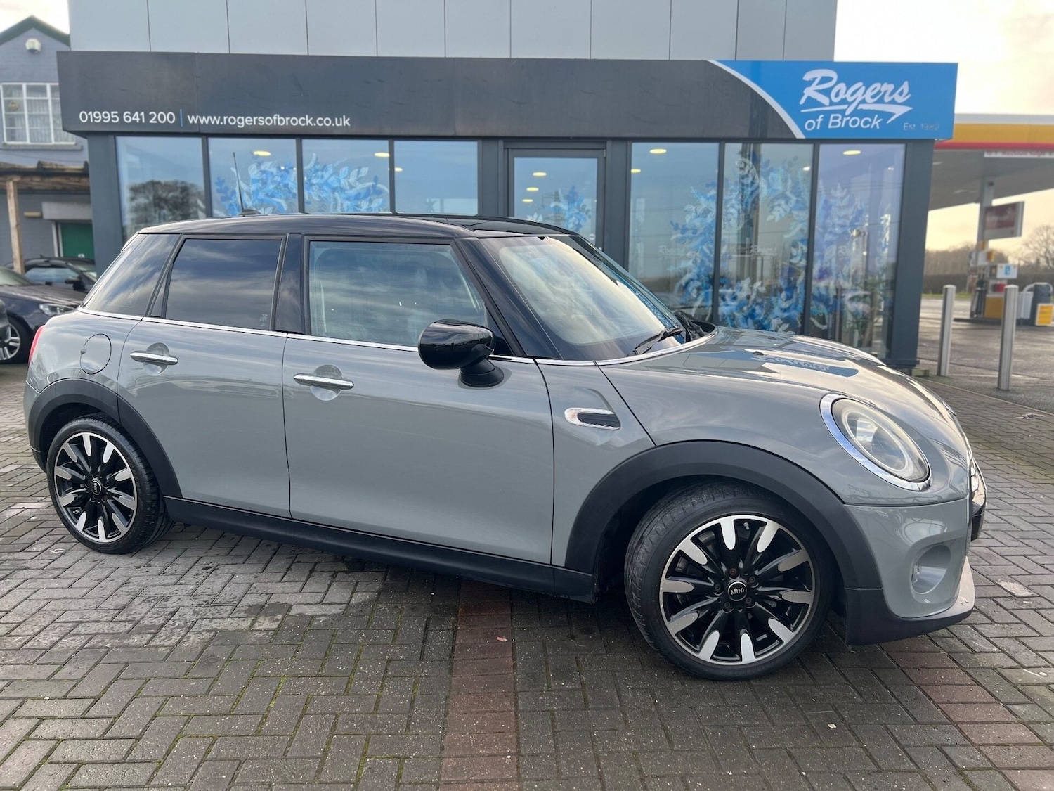 Used MINI Hatch 2019 for sale - 76767652: Photo 1