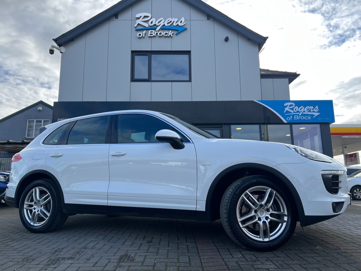 Used Porsche Cayenne 2015 for sale - 76659808: Photo 2