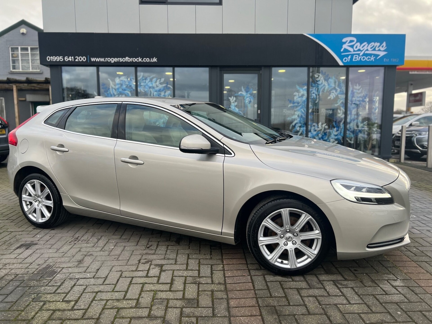 Used Volvo V40 2018 for sale - 76844878: Photo 1