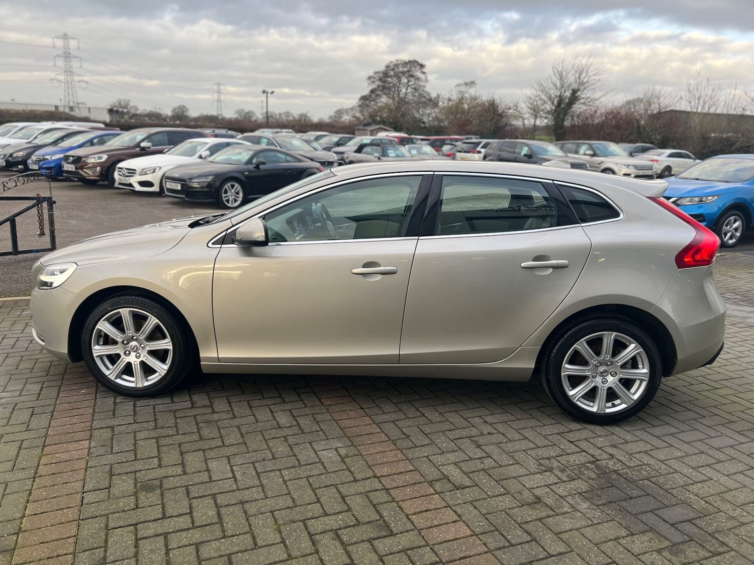 Used Volvo V40 2018 for sale - 76844878: Photo 12