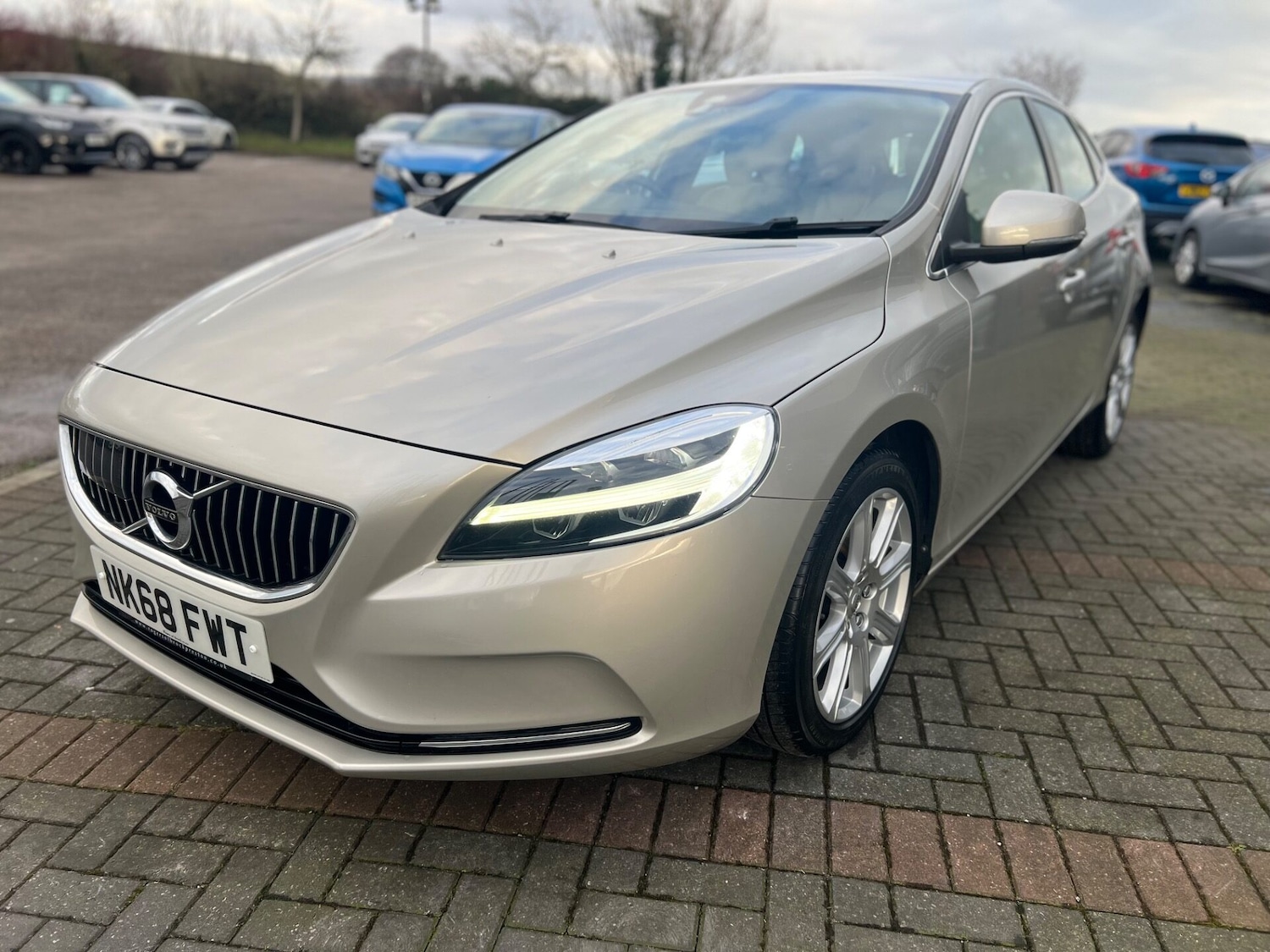 Used Volvo V40 2018 for sale - 76844878: Photo 14