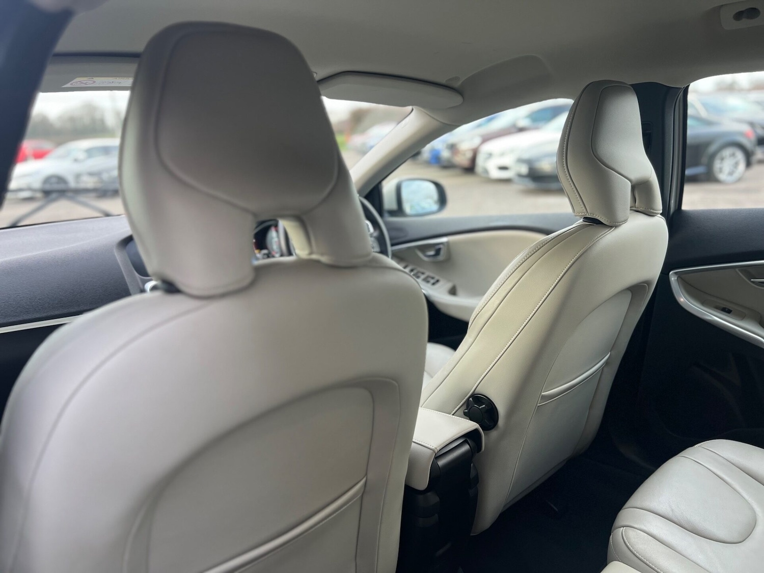 Used Volvo V40 2018 for sale - 76844878: Photo 32