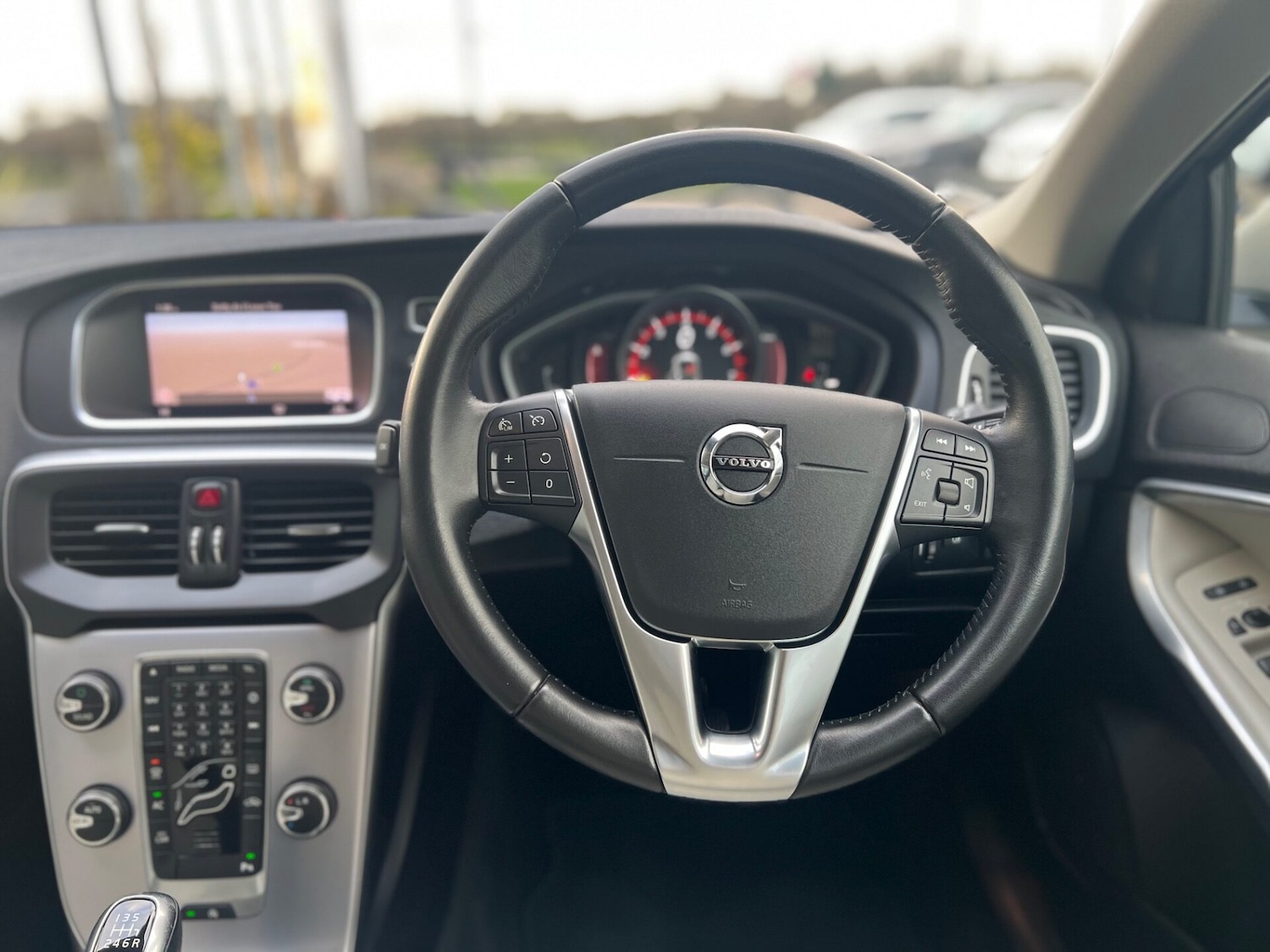 Used Volvo V40 2018 for sale - 76844878: Photo 35