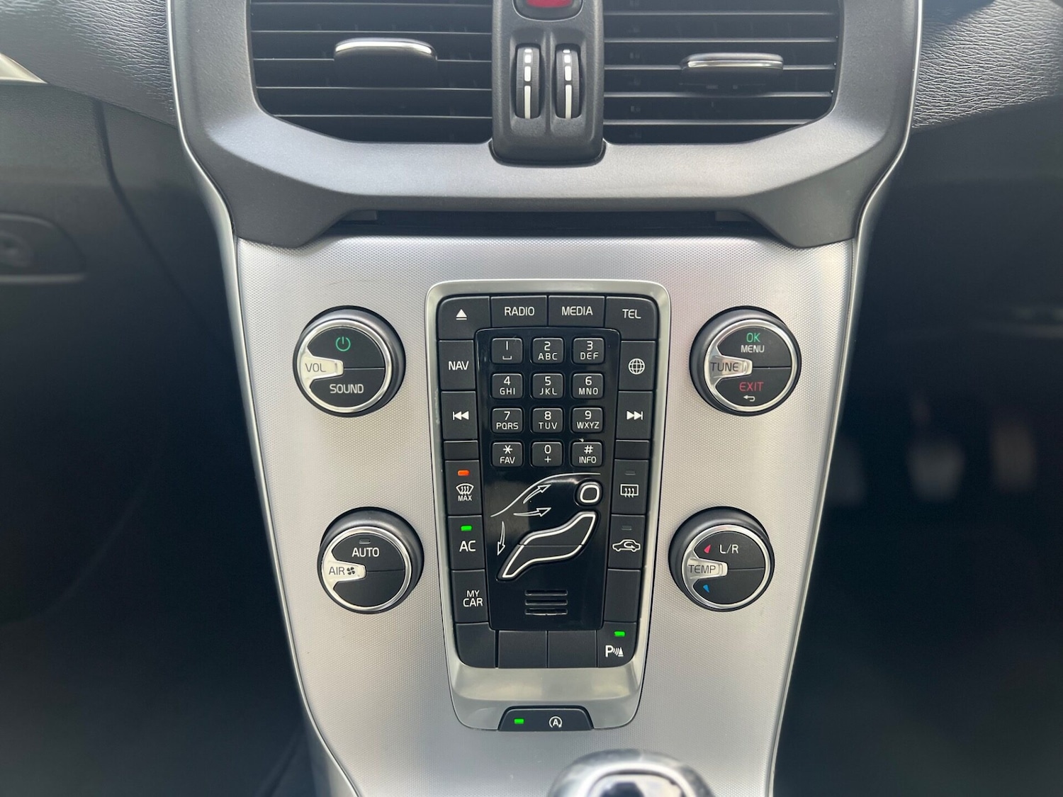 Used Volvo V40 2018 for sale - 76844878: Photo 37