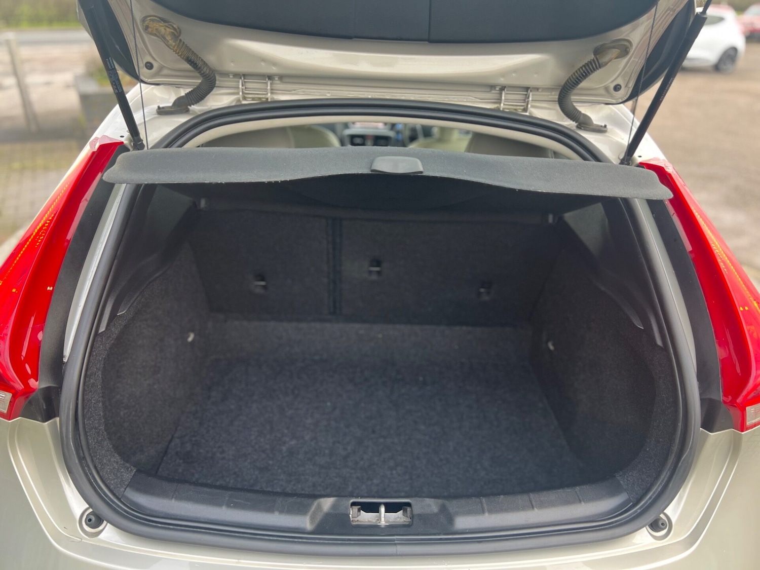 Used Volvo V40 2018 for sale - 76844878: Photo 39