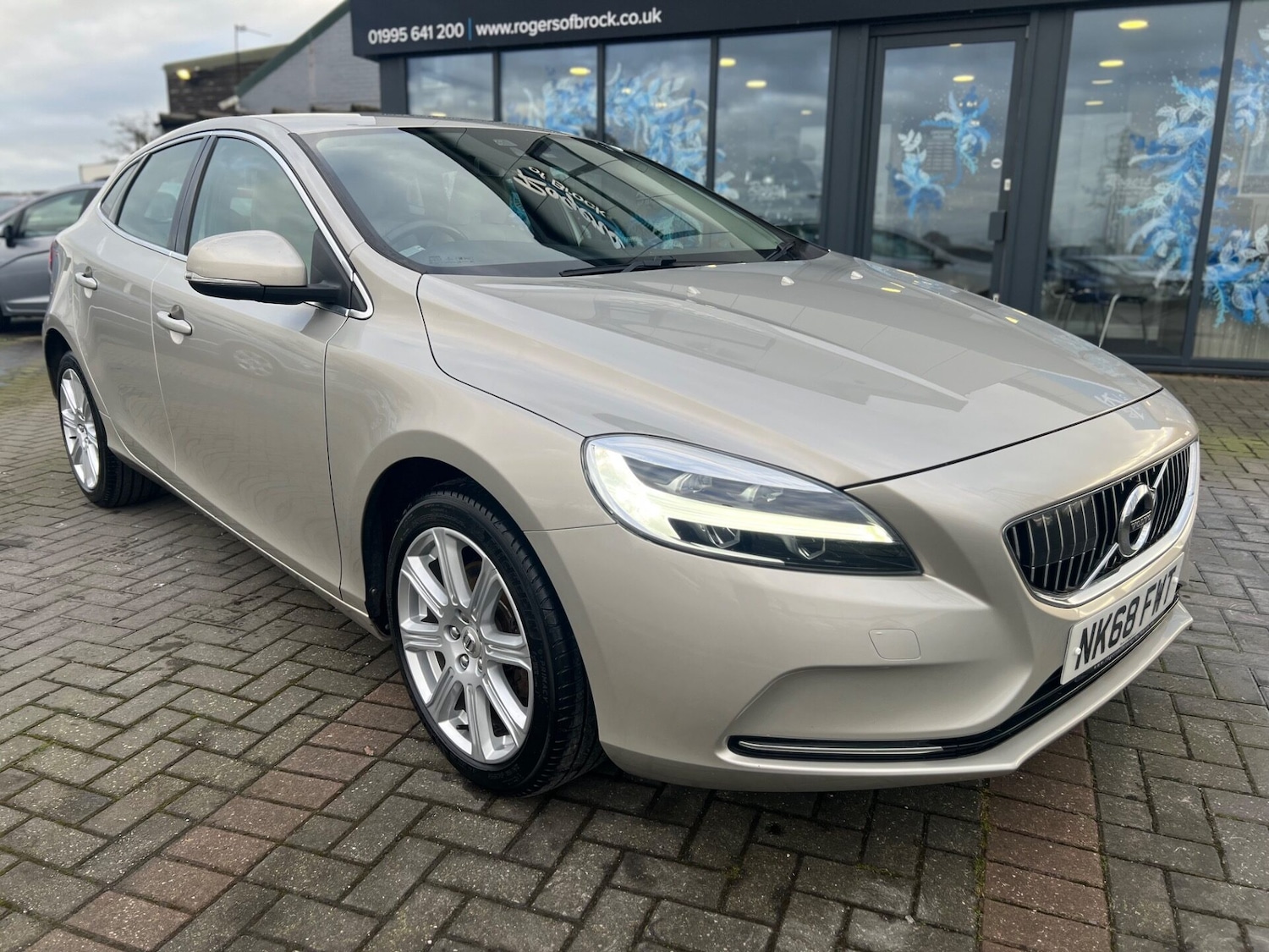 Used Volvo V40 2018 for sale - 76844878: Photo 5
