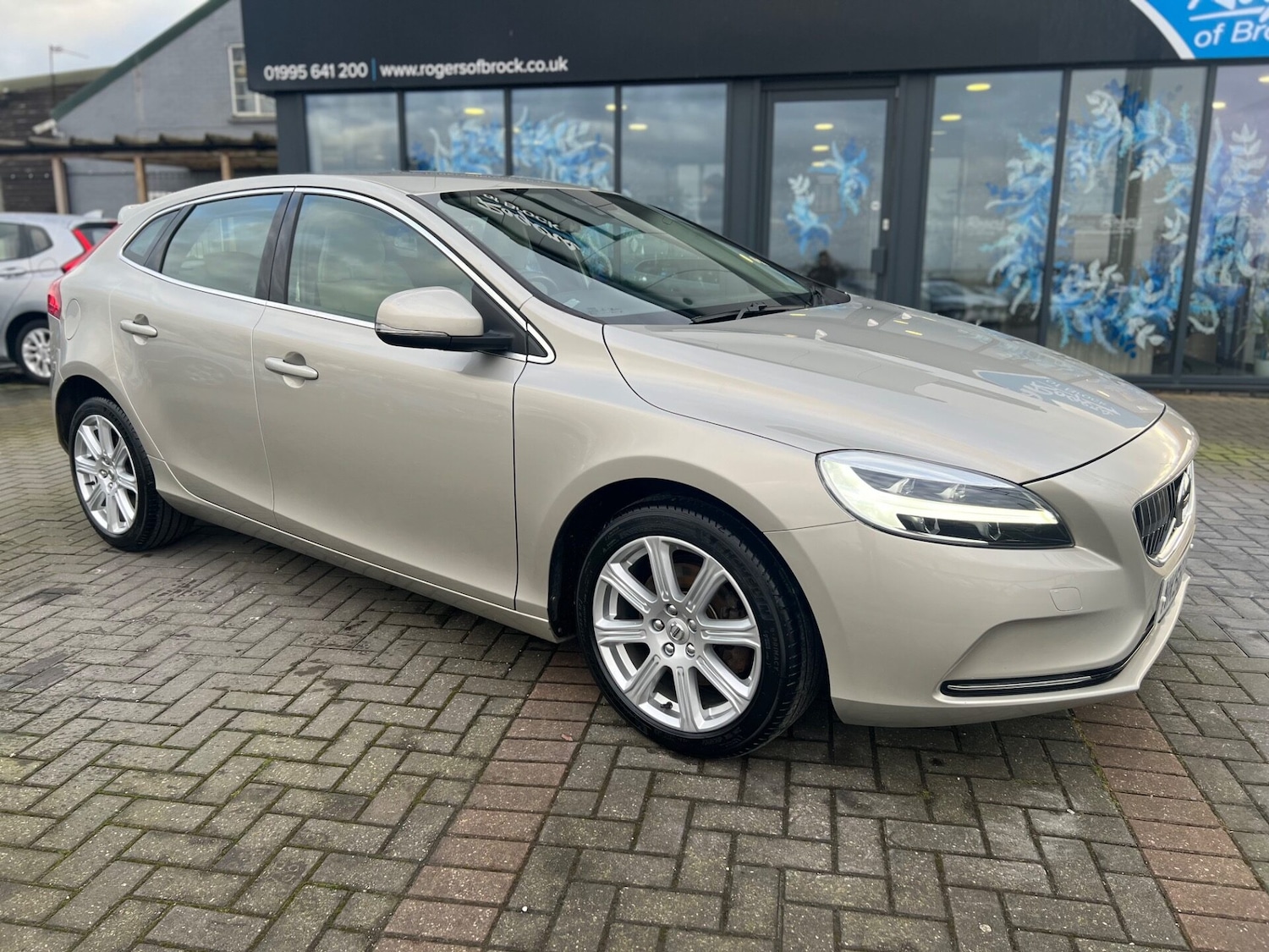 Used Volvo V40 2018 for sale - 76844878: Photo 6