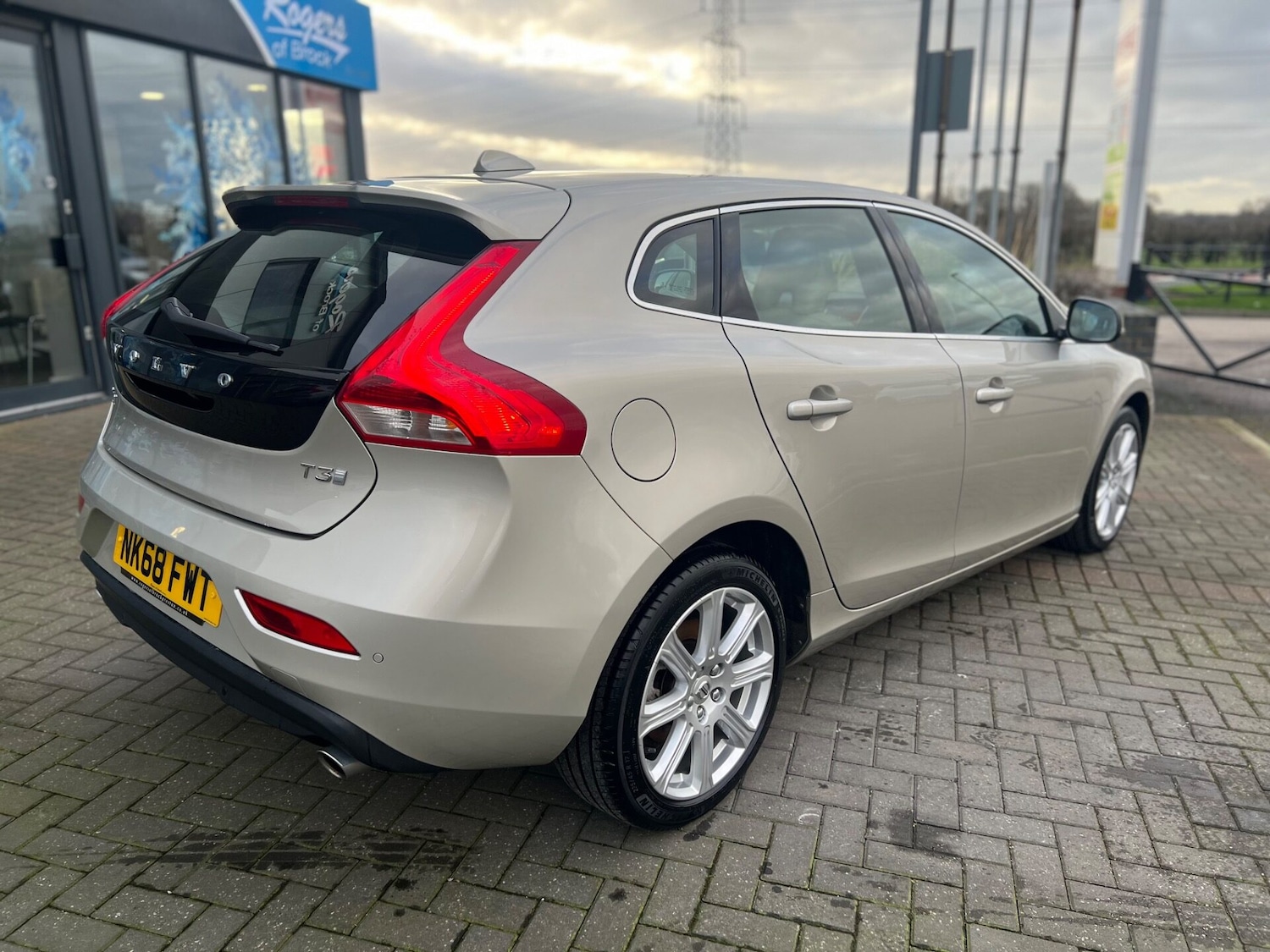 Used Volvo V40 2018 for sale - 76844878: Photo 8