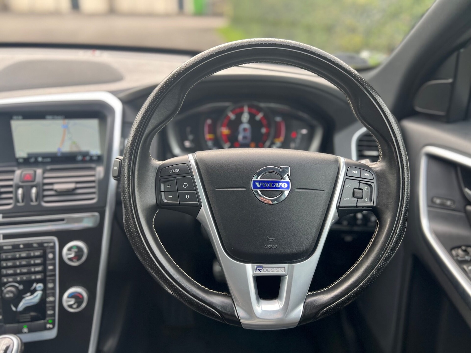 Used Volvo XC60 2015 for sale - 76659801: Photo 32