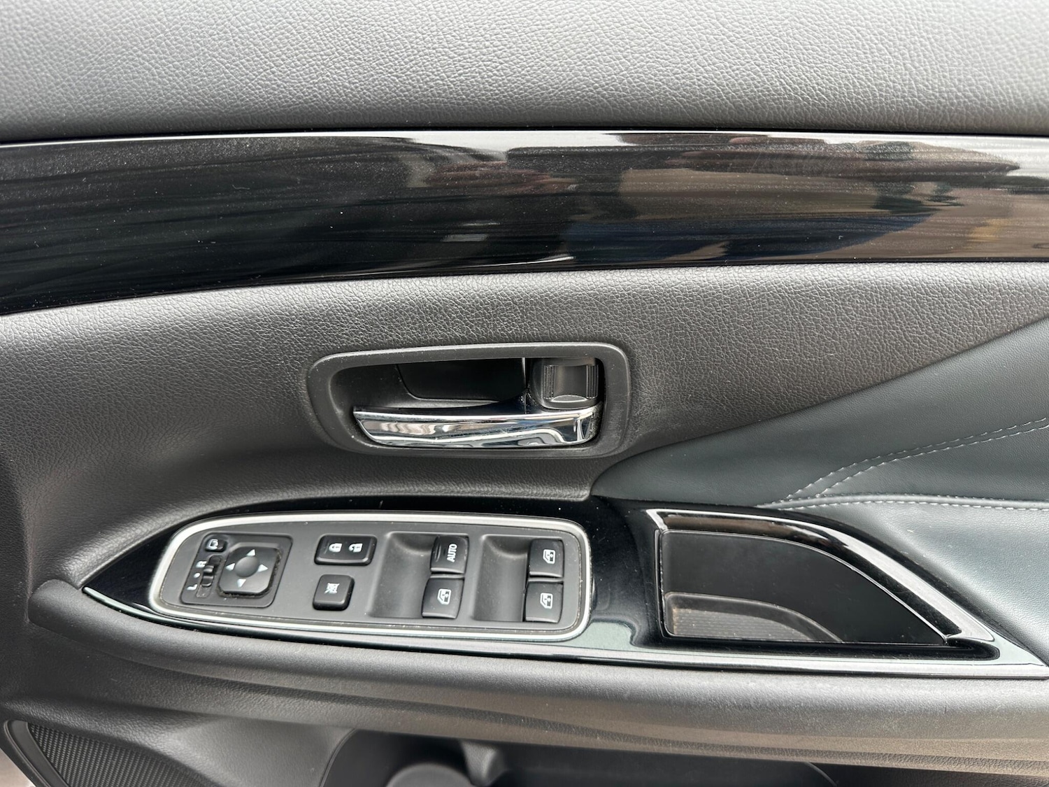 Used Mitsubishi Outlander 2016 for sale - 76370586: Photo 43