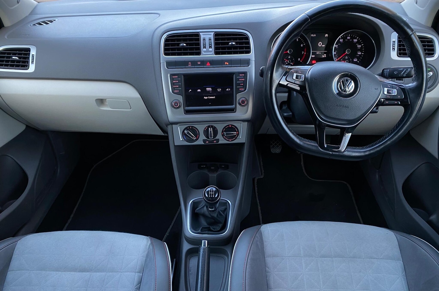 Used Volkswagen Polo 2016 for sale - 76666554: Photo 35