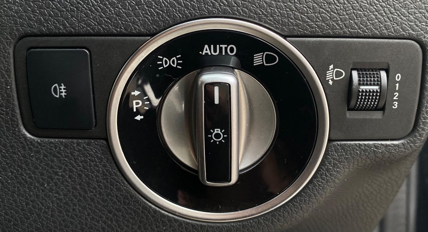 Used Mercedes-Benz A-Class 2015 for sale - 76370701: Photo 27