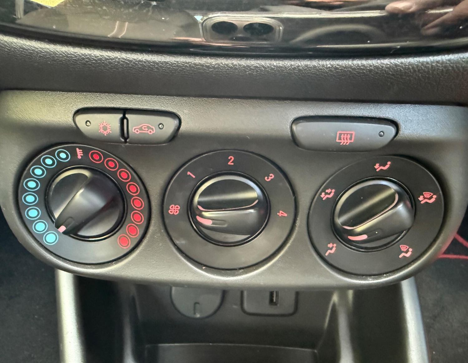 Used Vauxhall Corsa 2016 for sale - 76370935: Photo 39