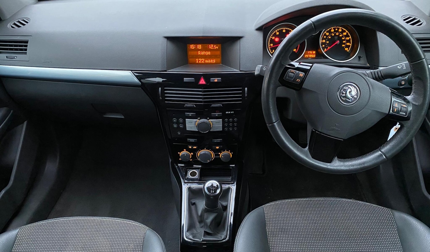 Used Vauxhall Astra 2010 for sale - 76472614: Photo 29