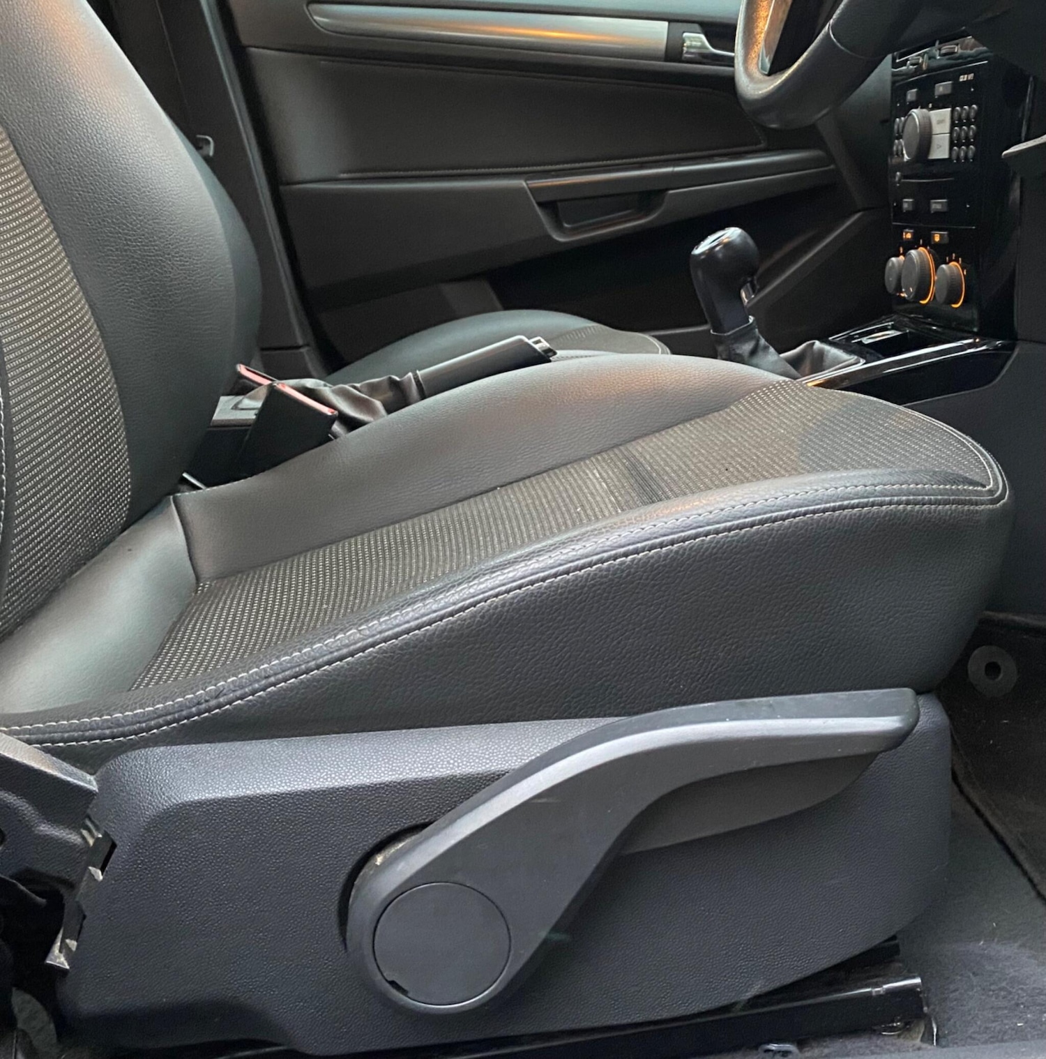 Used Vauxhall Astra 2010 for sale - 76472614: Photo 31