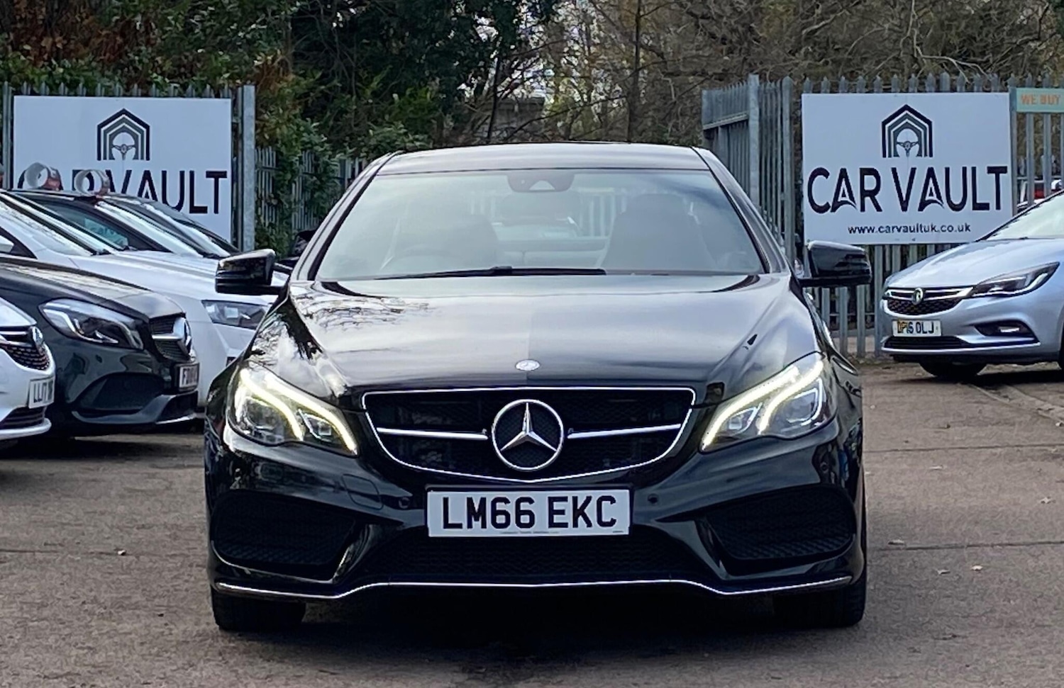 Used Mercedes-Benz E Class 2016 for sale - 76659220: Photo 2