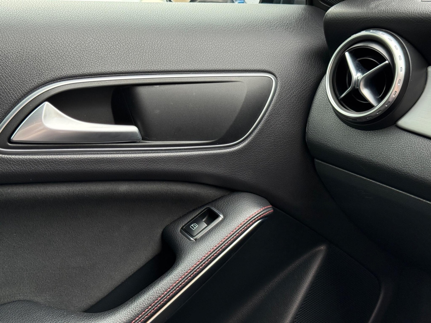 Used Mercedes-Benz GLA 2015 for sale - 76370295: Photo 36