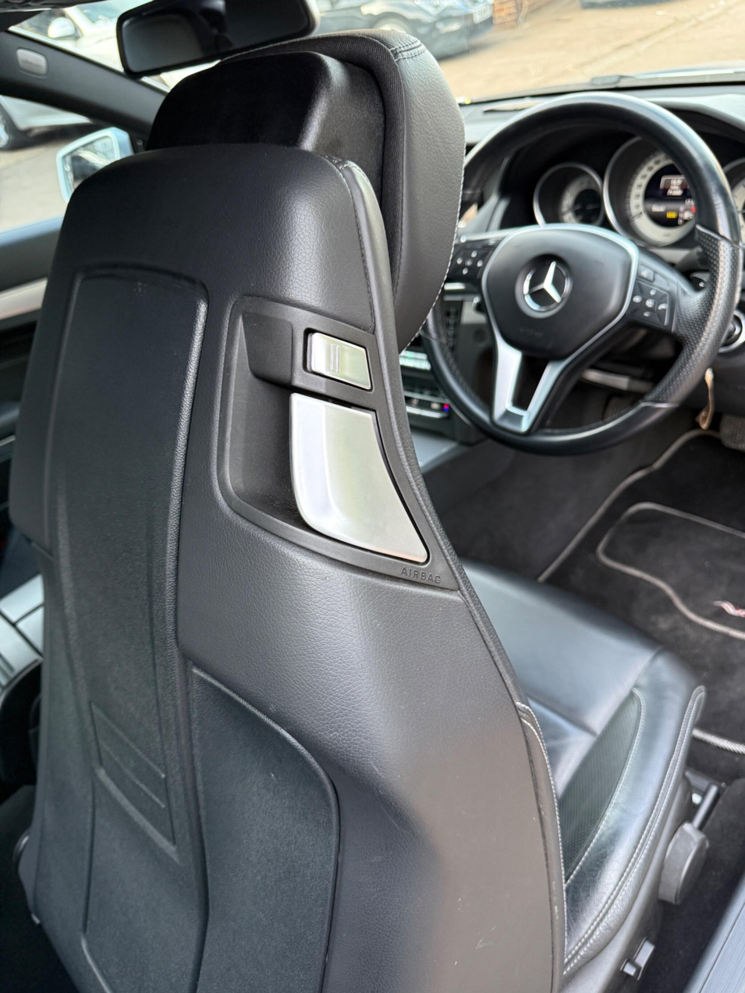 Used Mercedes-Benz E Class 2013 for sale - 76370475: Photo 24