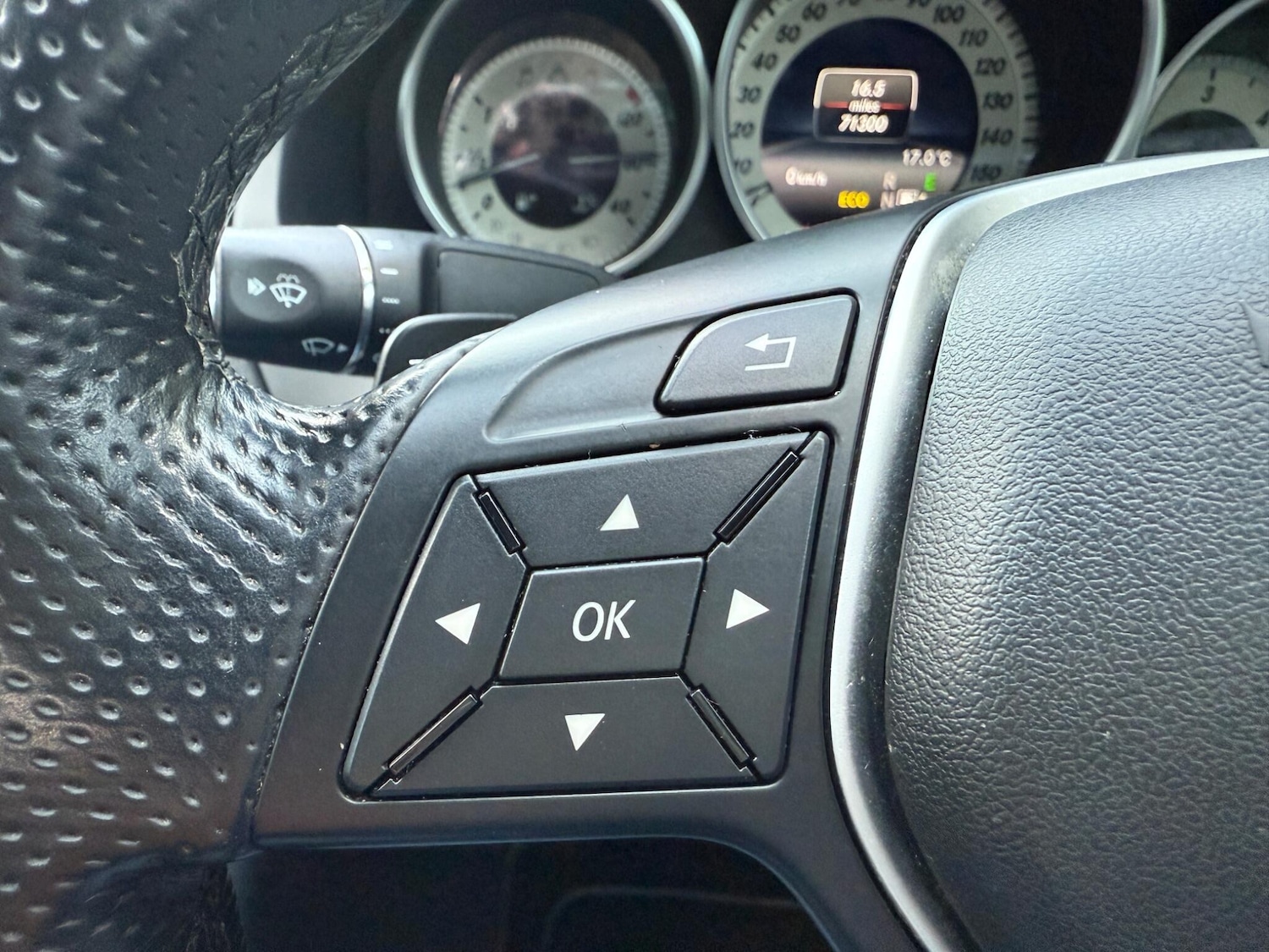 Used Mercedes-Benz E Class 2013 for sale - 76370475: Photo 39