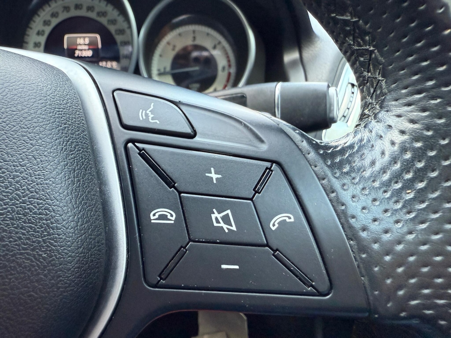 Used Mercedes-Benz E Class 2013 for sale - 76370475: Photo 41