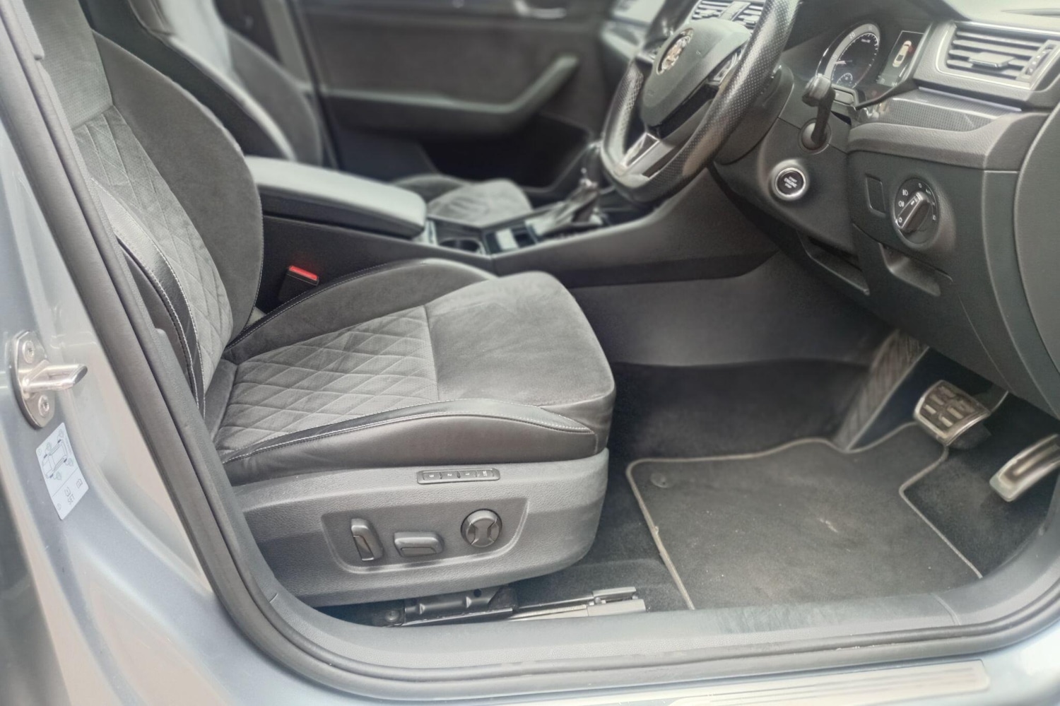 Used Skoda Superb 2018 for sale - 76371331: Photo 11
