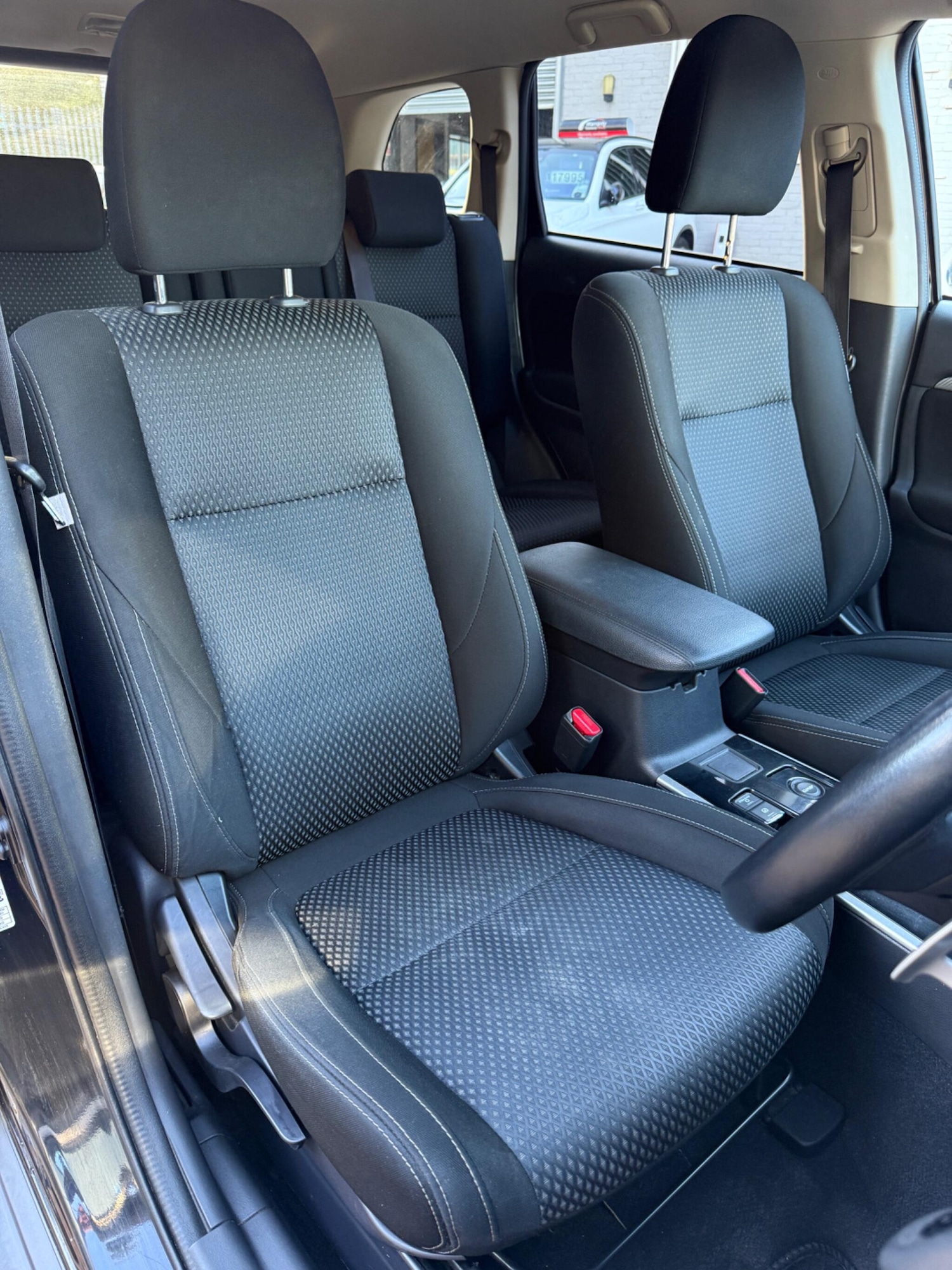 Used Mitsubishi Outlander 2017 for sale - 76371215: Photo 17