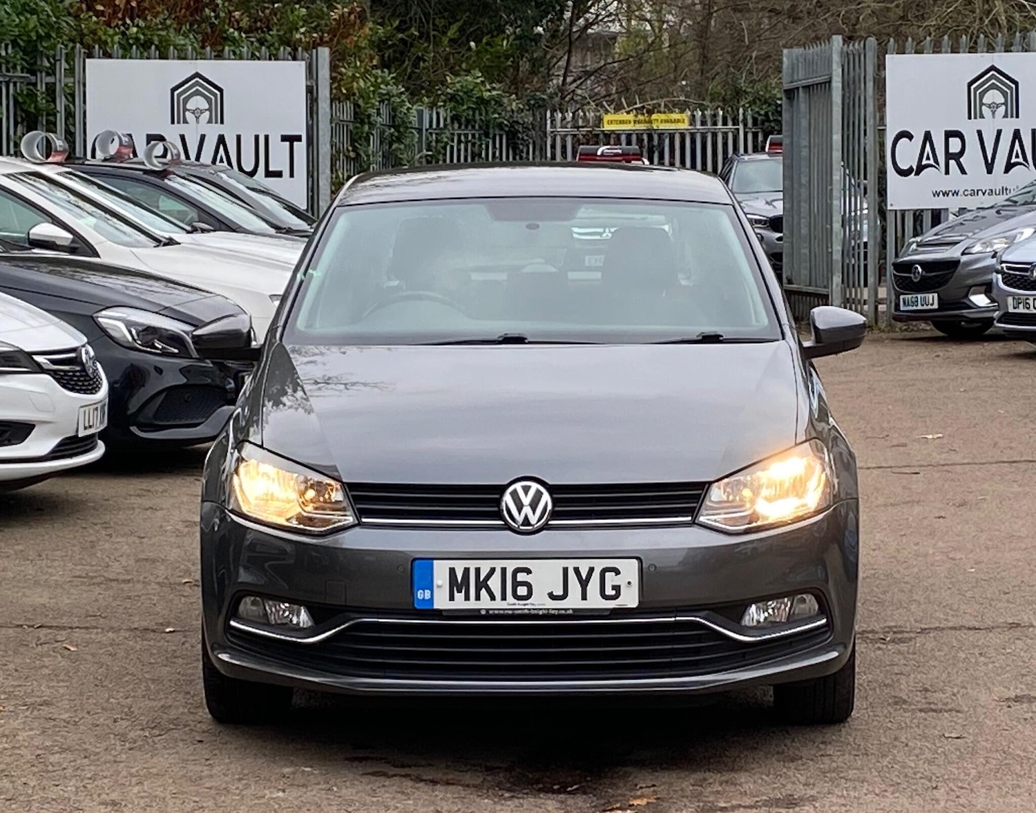 Used Volkswagen Polo 2016 for sale - 76659073: Photo 2