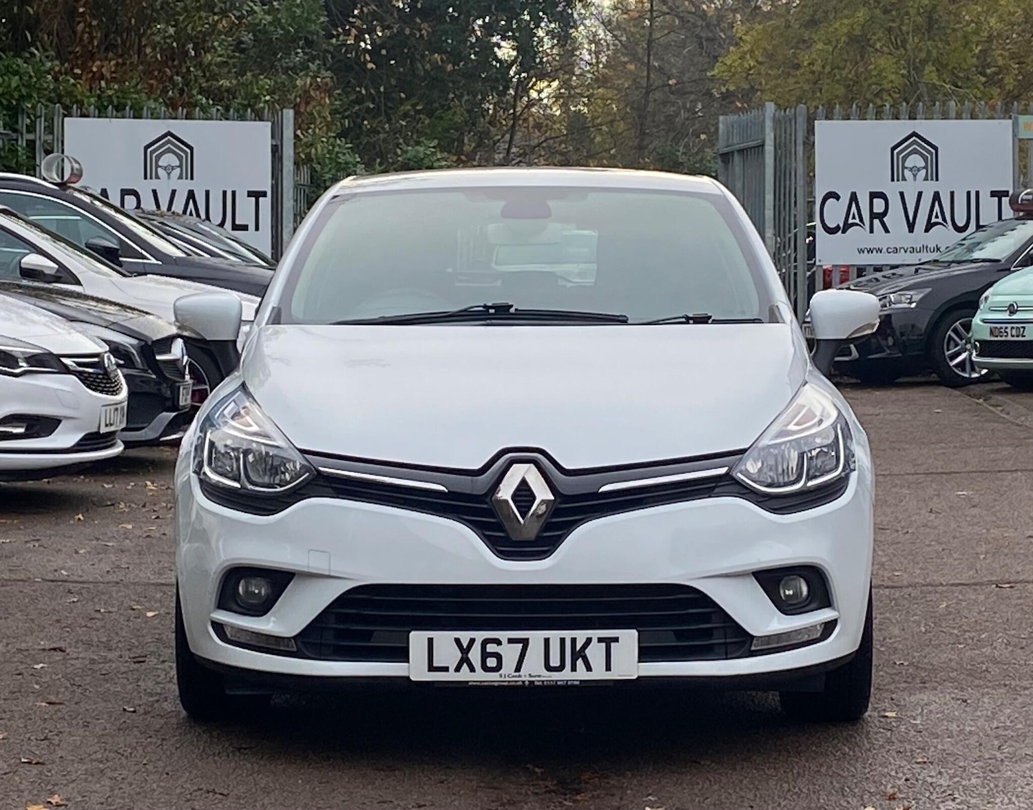 Used Renault Clio 2017 for sale - 76522004: Photo 2