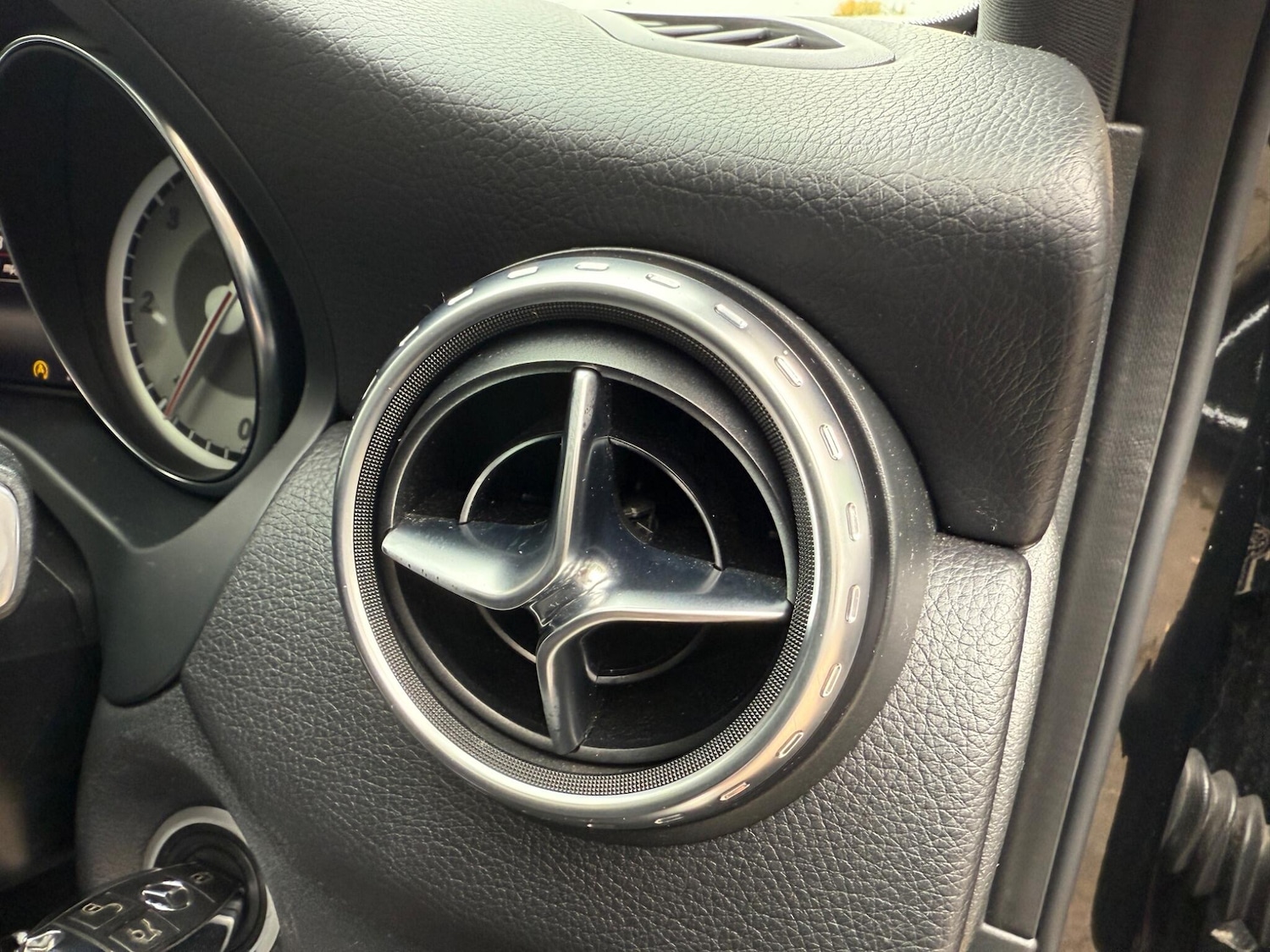 Used Mercedes-Benz GLA 2015 for sale - 76370277: Photo 28